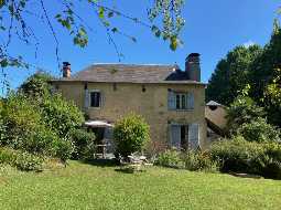 Superb 17th century Bearnaise farm in the heart of the Jurancon wine region just 20 minutes from Pau